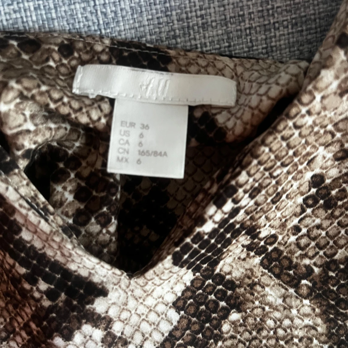 Brun ormmönstrad linnetopp H&M - 1