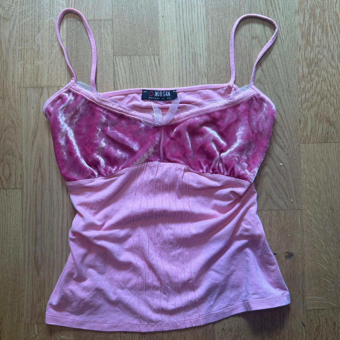 Rosa linnetopp från Morgan med sammet