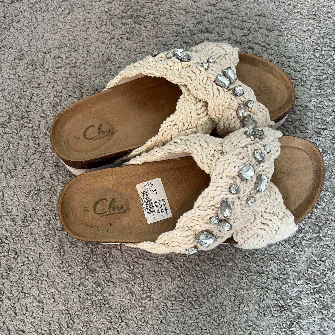 Beige sandaler med stickade band och stenar - 3