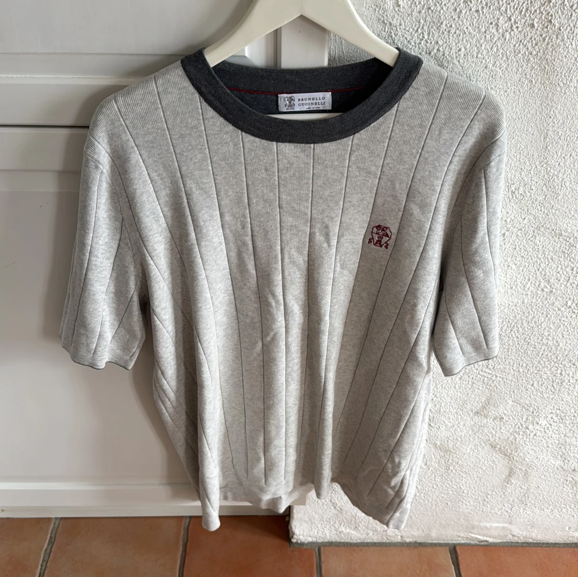 Grå randig pikétröja Brunello Cucinelli