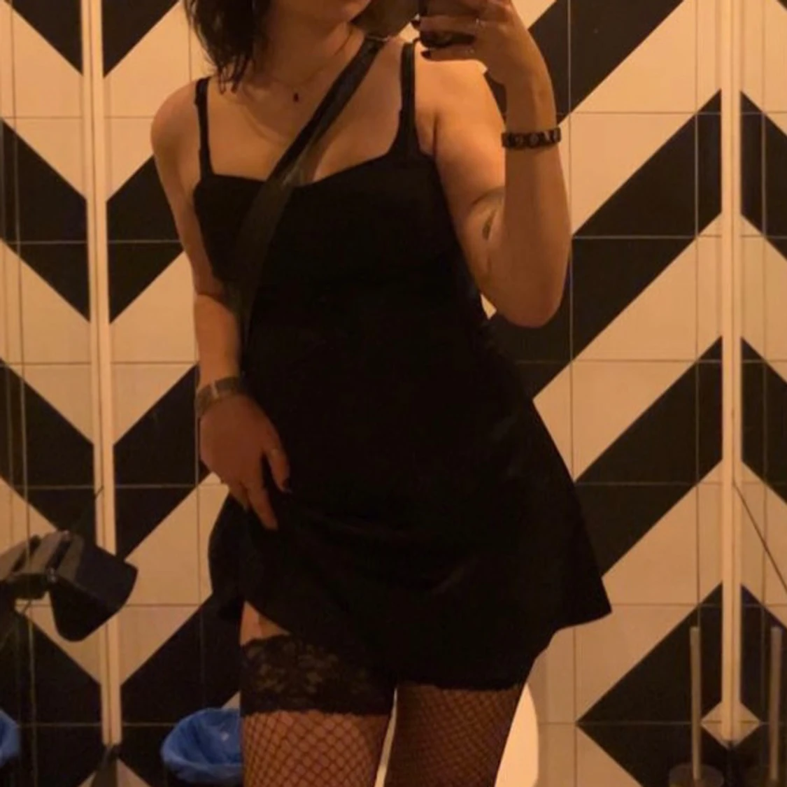 Kort svart klänning - 4