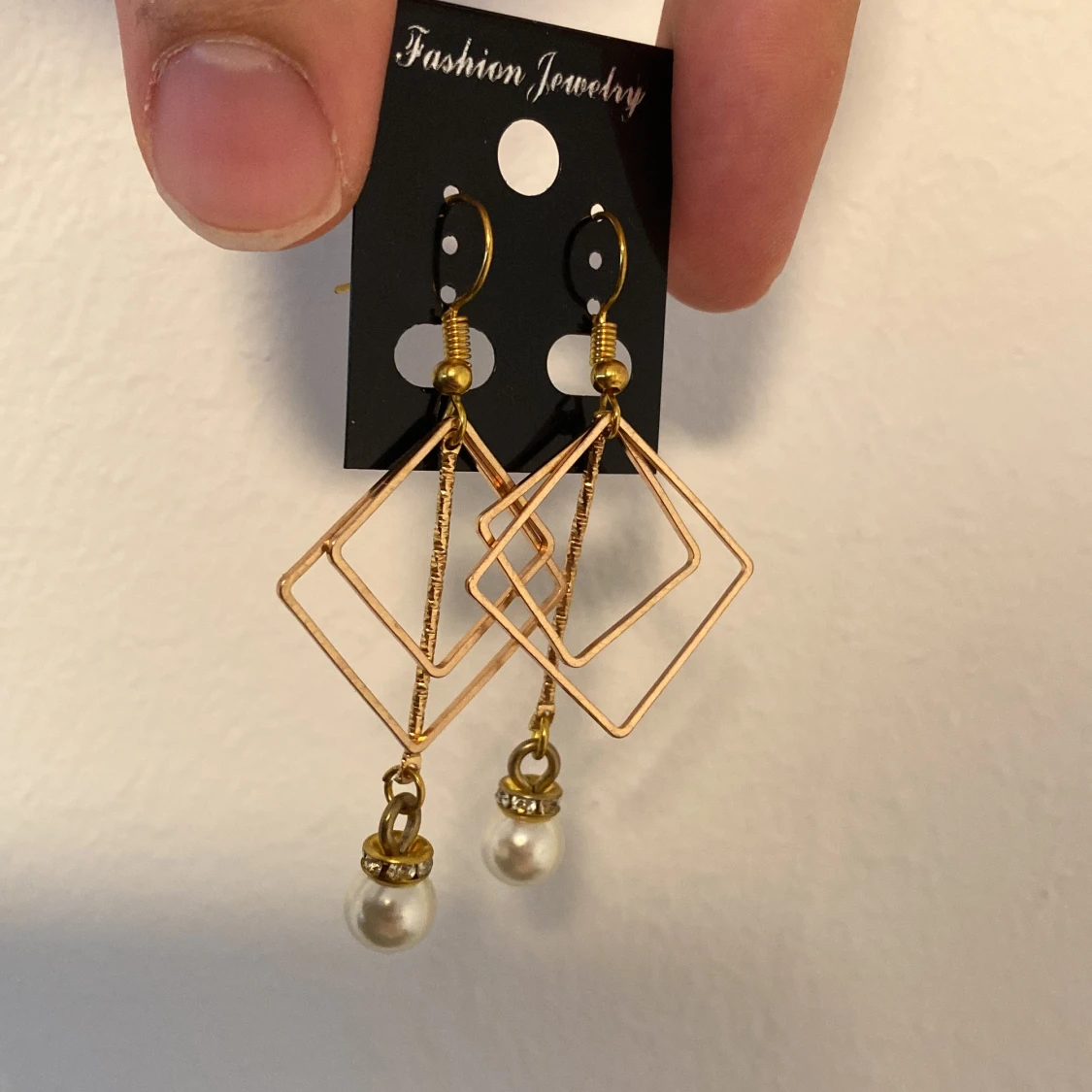 Vackra, Handgjorda Guldiga örhängen med pärldetalj *Endast 1 Kvar* - 2