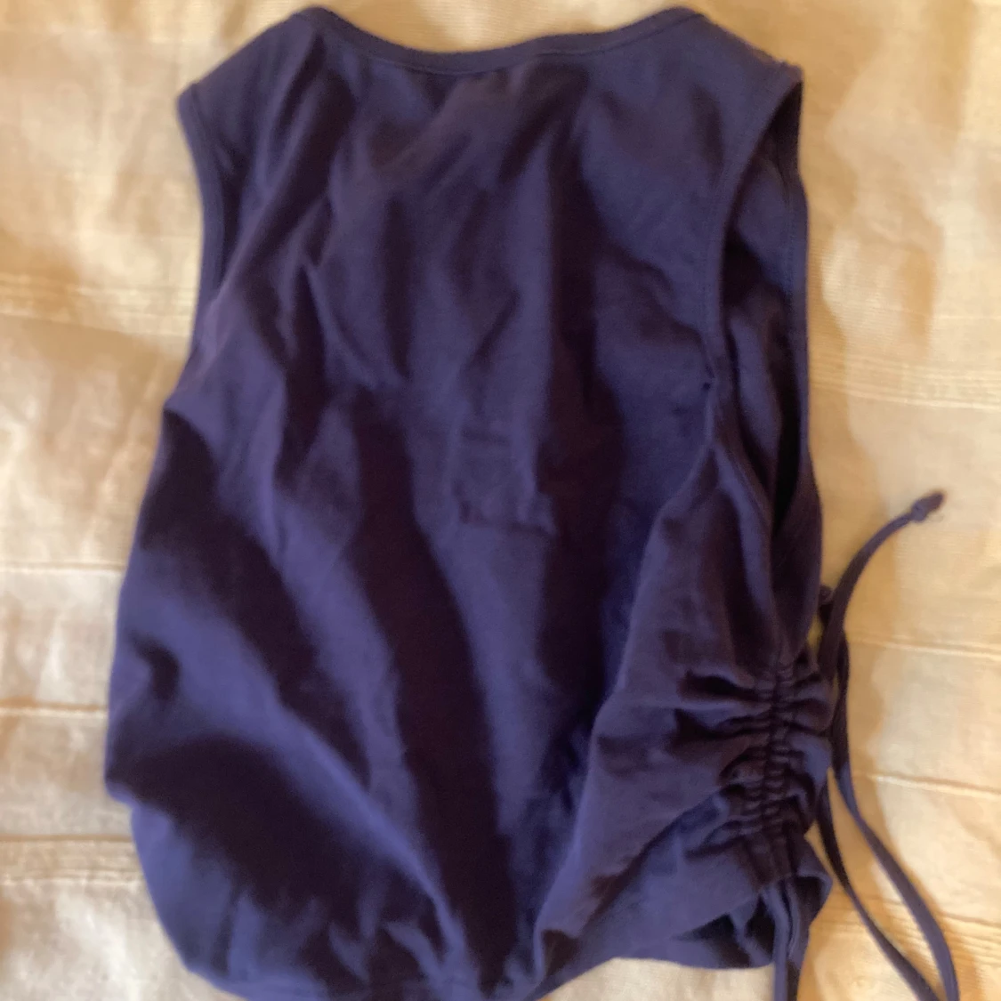 Y2K Brun crop top / linne med hjärta i paljetter - 4