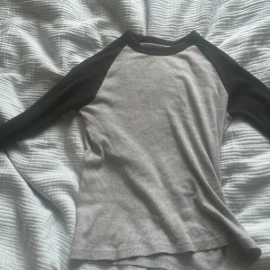 Brandy tröja - Jättefin tröja från Brandy Melville i jättebra skick! Onesize men skulle säga är S💗