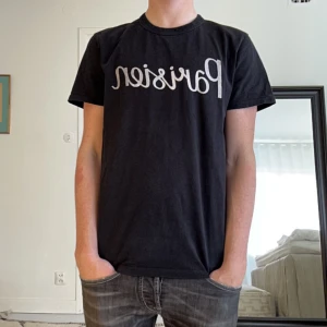 Maison Kitsune T-shirt - Säljer den här Maison Kitsune t-shirten, i storlek S, för 275kr | Skick: 9/10 | Skriv om minsta funderingar | 