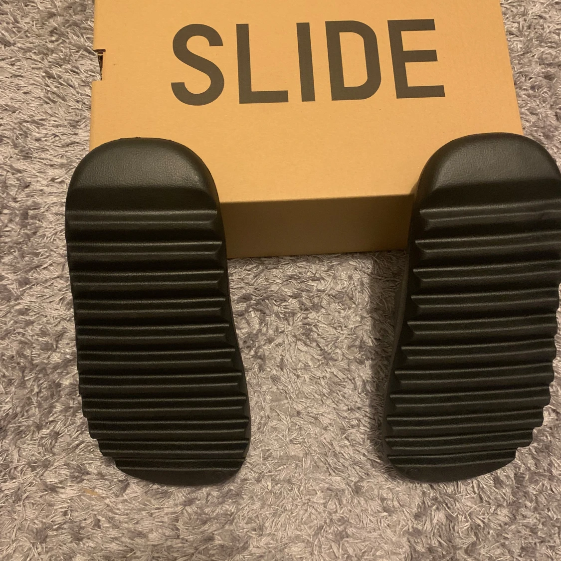Yeezy slides - 1