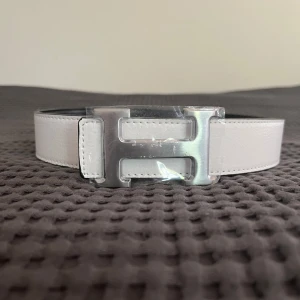 H3rmes bälte reversible  - Oanvänt, pris kan diskuteras vid snabb affär. 105.