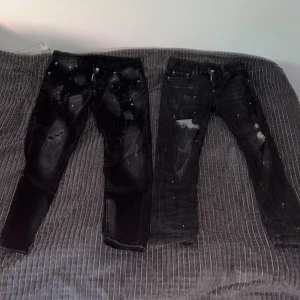 Svarta Dsquared2 jeans  - Båda dsquard jeansen för endast 1200 kr riktig sjuk rabbat båda jeansen är storlek S.