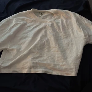 magtröja ifrån Nelly😇 - fin magtröja ifrån Nelly! använd typ 2 gånger 🤍