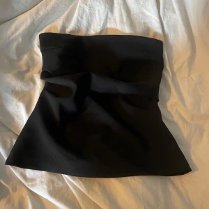 Svart topp - Svart topp från zara, aldrig använd