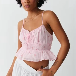 Rosa blommigt linne - Rosa somrig topp från Ginatricot,helt oanvänd med prislapp kvar.