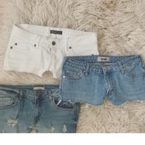 Bundle 3 lågmidjade jeansshorts - PRISET GÄLLER ALLA 3 TILLSAMMANS✅ Alla shorts sitter som stl XS/S