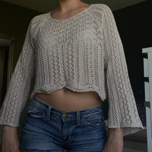 Stickat tröja  - Superfin tröja från Only. Perfekt till stranden och annat.