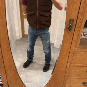 Replay jeans  - Säljer nu dessa Replay jeansen i modellen willbi (slim fit) jeansen är i mycket bra skick. Storlek W33 L32. Priset inte hugget i Sten skriv vid frågor eller funderingar 
