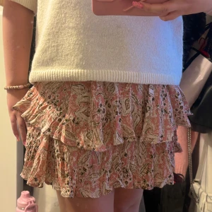 Rosa Zara kjol 💕💕💘💘 - Söt Zara kjol med volanger & mäster 🩷🩷💖💖🌸🌸