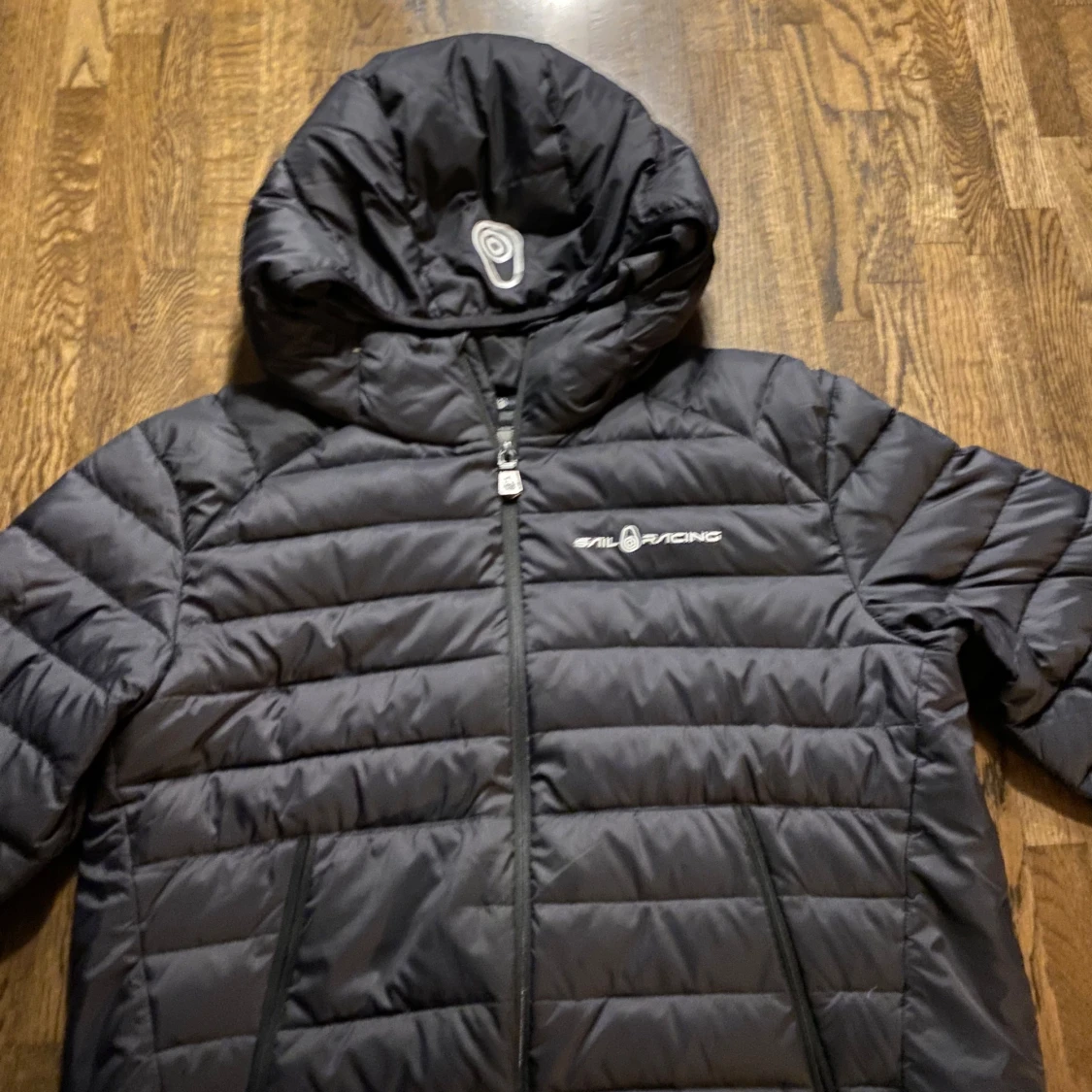 Svart dunjacka från Sail Racing - 3