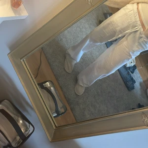 Vita linnebyxor - Säljer dessa super snygga och sköna vita low waist linnebyxor.💞💞