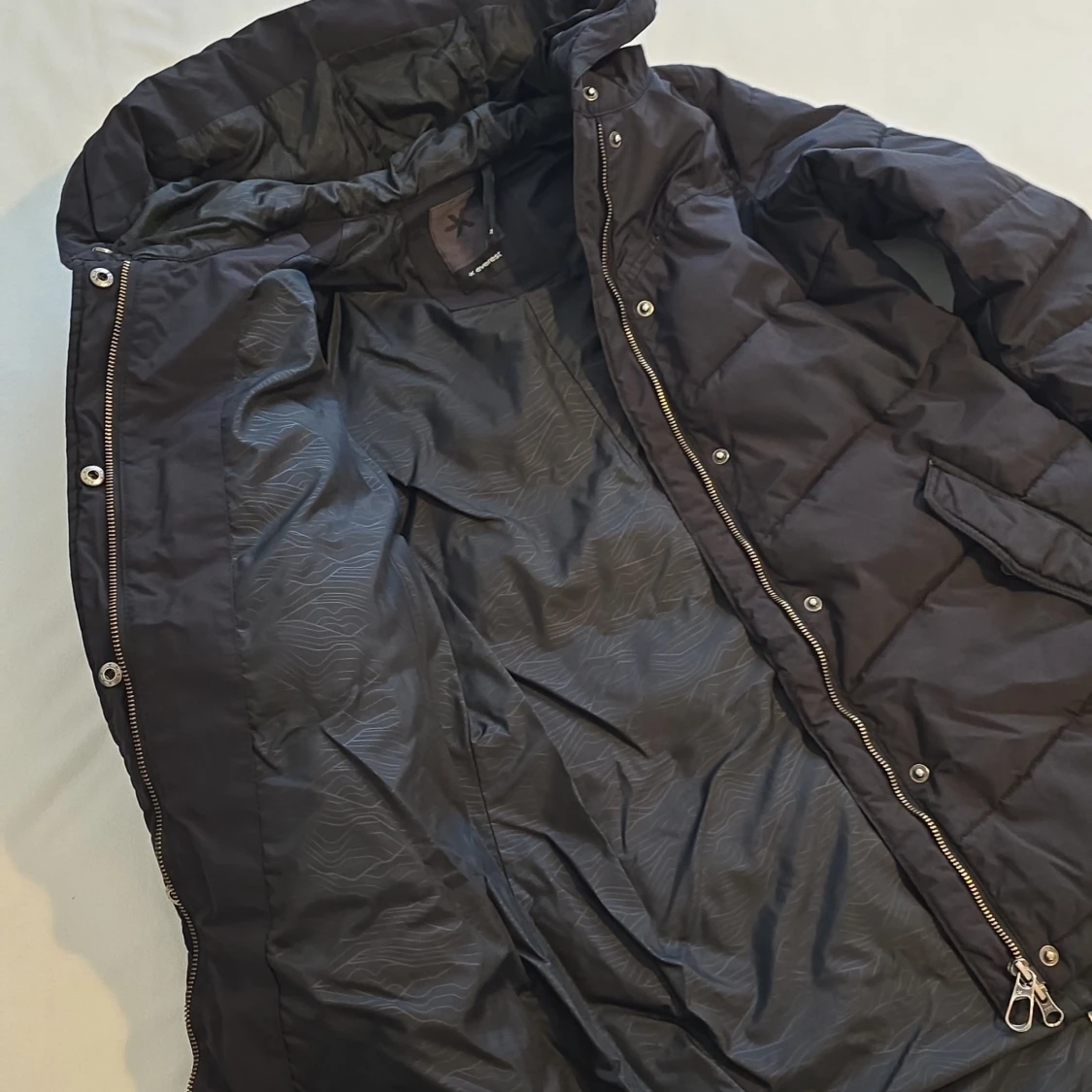 Svart dunjacka från Everest - 2