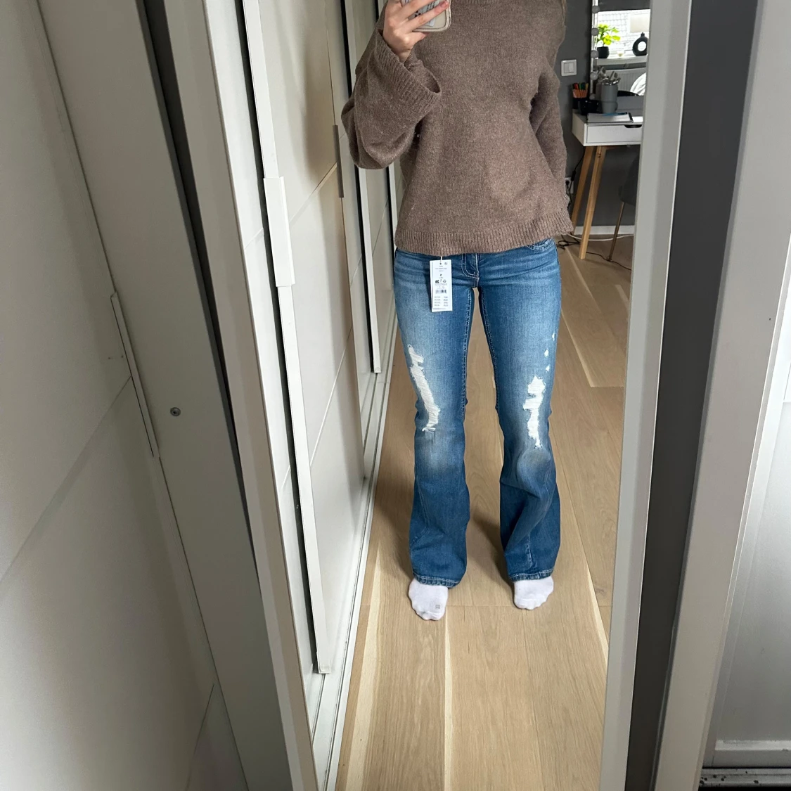 Blå bootcut jeans med slitningar - 3