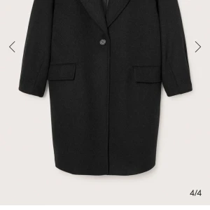  Söker denna !!!!!!! LM  studio Toto coat svart i storlek M köpes. - LM studio Stockholm toto  kappa storlek M köpes. (MQ)