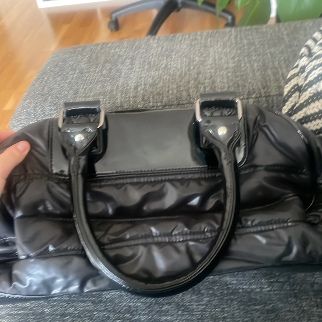 Svart axelväska från Refresh - 2