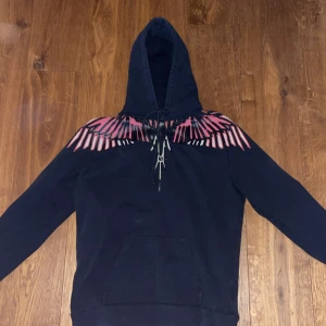 Marcelo Burlin Hoodie - •1100kr •9/10 i skick •Str Small •Inget OG medföljer 