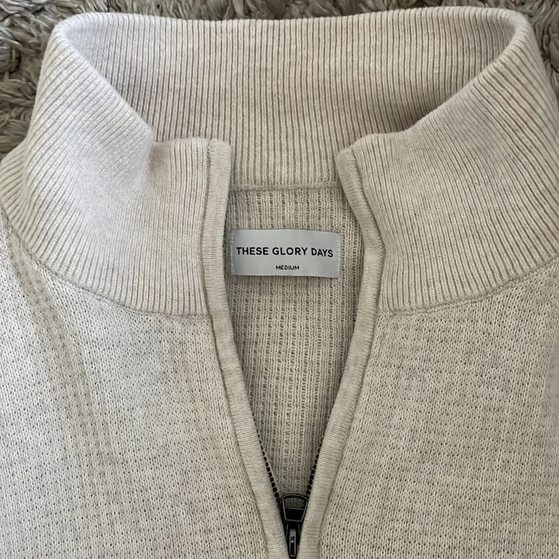 Beige tröja med dragkedja från These Glory Days - 2