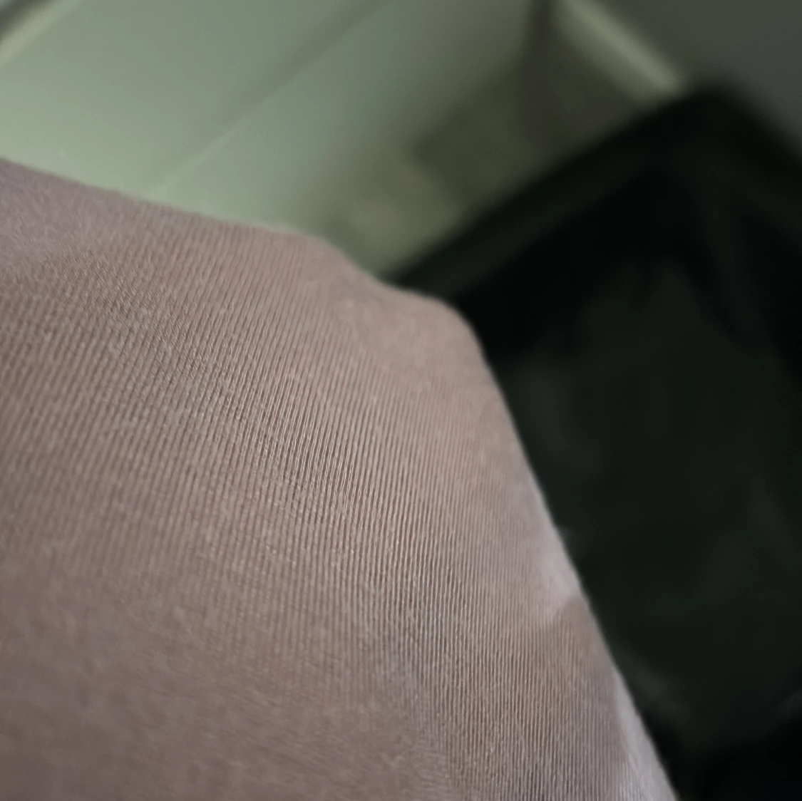 Rosa långärmad topp med spetsdetaljer - 1