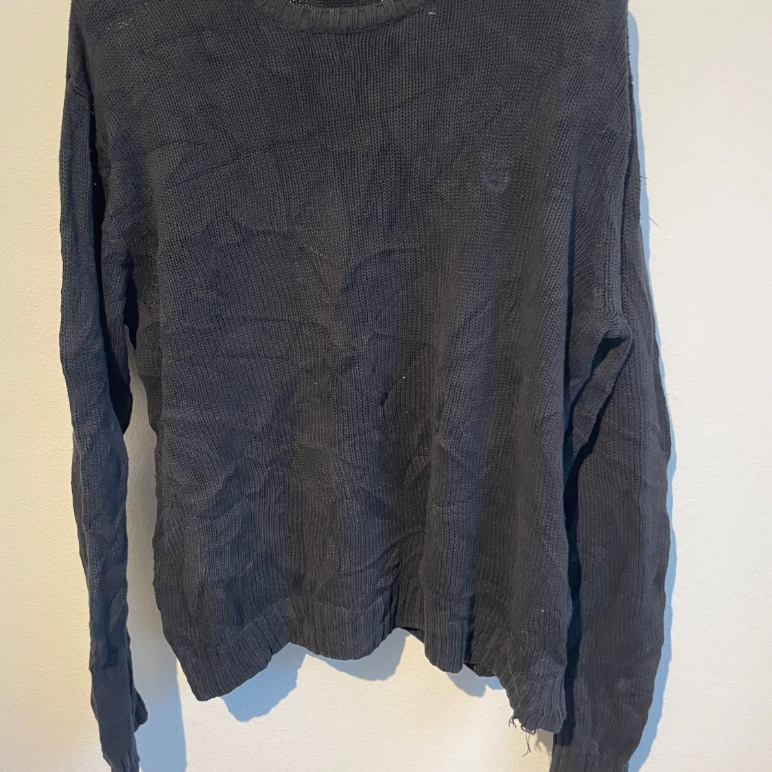 Svart stickad tröja