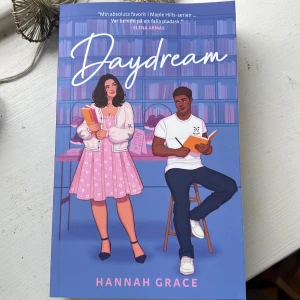 Daydream 💜 - Säljer boken daydream av Hannah Grace. Det är den nya, tredje boken i Maple Hills serien. Säljer den helt ny och oläst eftersom jag råkat beställa två exemplar. Det är en pocket och köpt för 160 kr på adlibris 💜💜💜