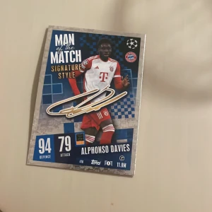 Alphonso Davies kort med signatur motm special ucl - Ett år gammalt kort, bra skick, 