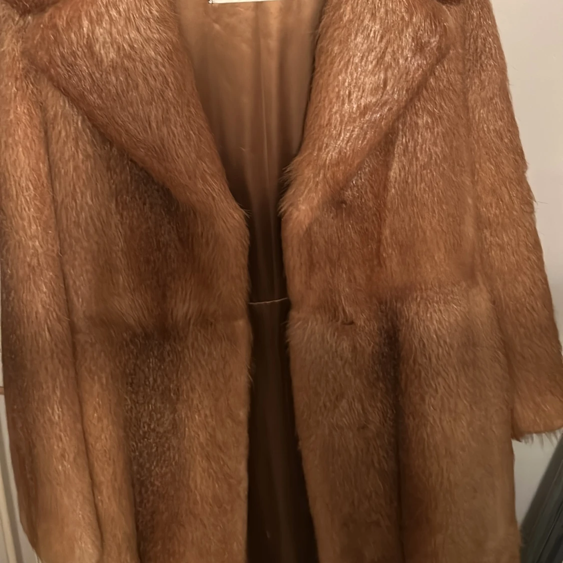 Brun pälsjacka