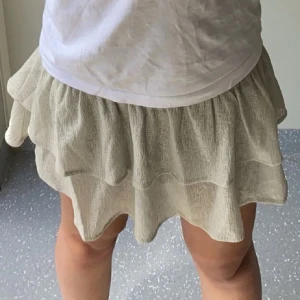 Mintgrön volangkjol - .