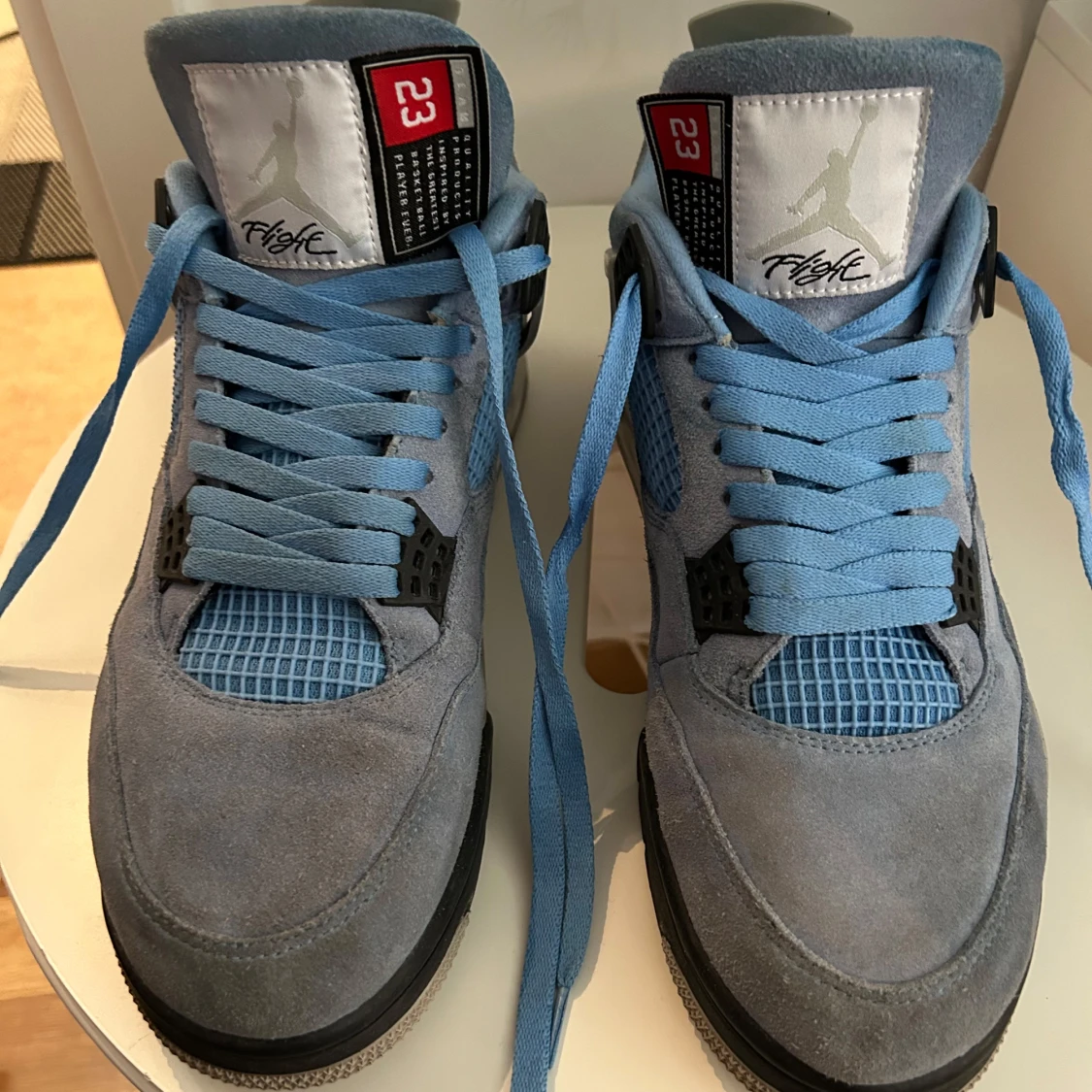 Nike Air Jordans 4 i blå mocka 