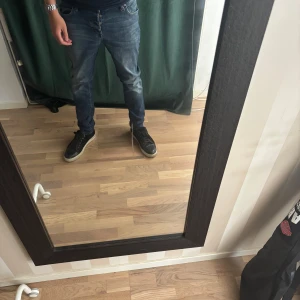 Neuw Jeans  - Säljer ett par riktigt feta Neuw jeans, Passar perfekt på mig som är 181 | Storlek W33 L32 | Väldigt fint skick, vad jag kan se så är det inga synliga defekter. Skriv vid intresse ! 💫