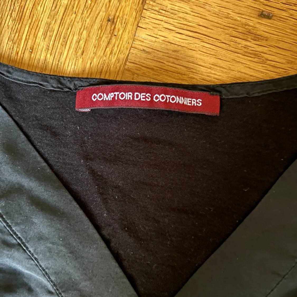 Svart v-ringad topp Comptoir des Cotonniers - 1