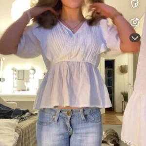 Vit blus - Inte kommit till användning, storlek M men passar mig som brukar ha s/xs