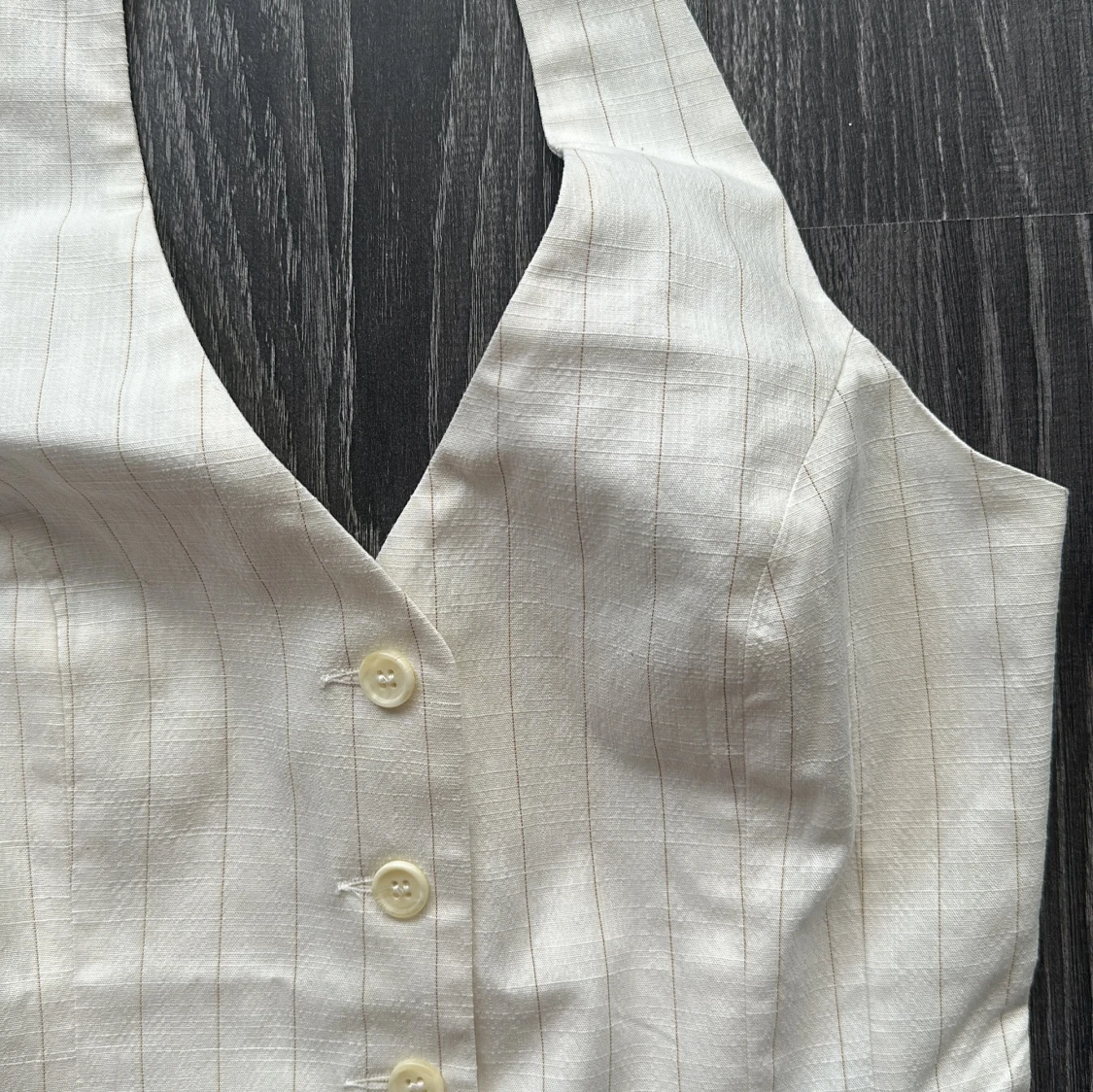 Vit randig omlottväst med knappar - 2