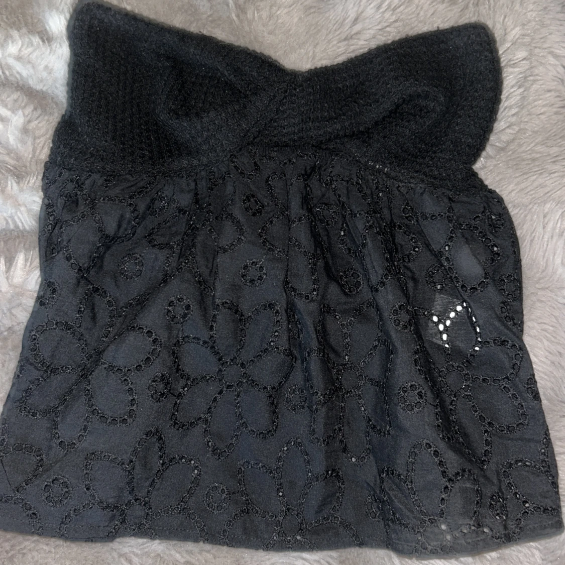 Svart bandeau tubtopp med blommönster