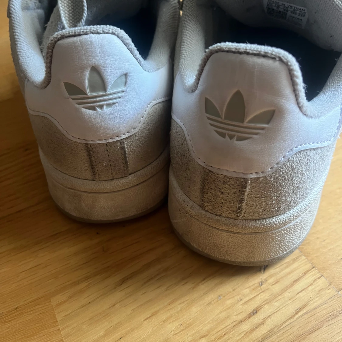 Grå adidas Gazelle sneakers mocka - 2