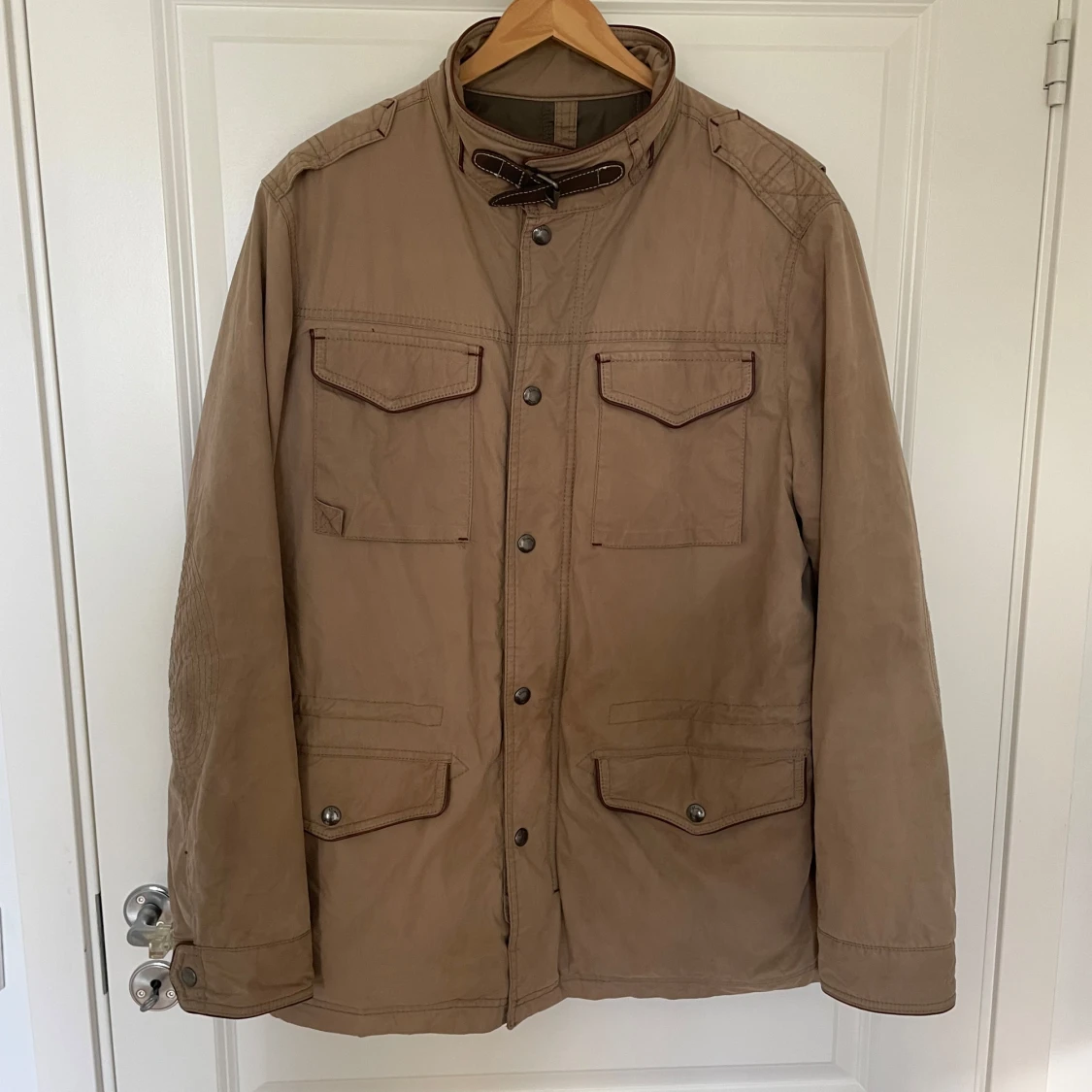 Beige jacka från Massimo Dutti - 1