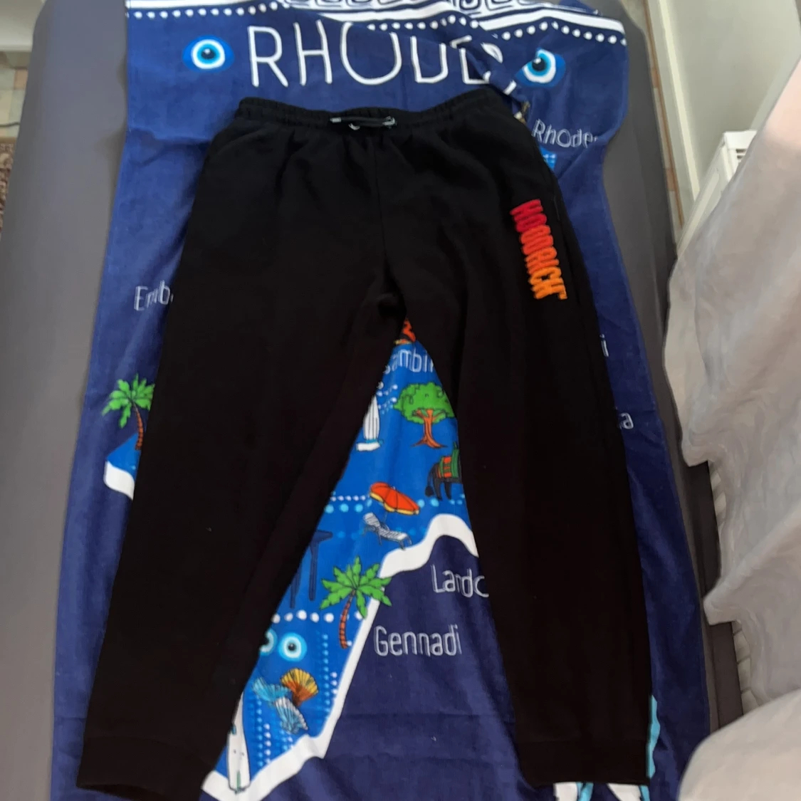 Svarta Hoodrich mjukisbyxor