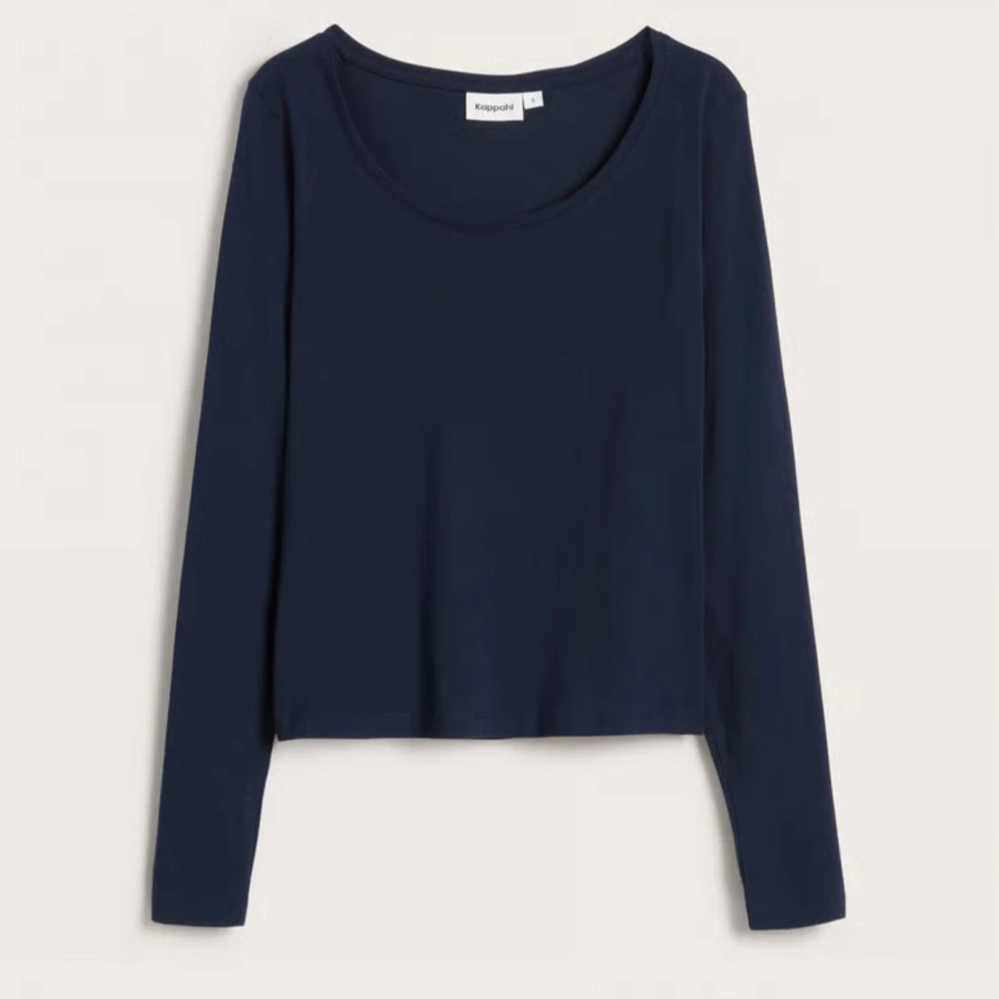 Tunn mörkblå tröja - 1