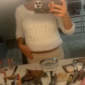 Tröja  - Snygg vit tröja! Pris kan diskuteras 🫶