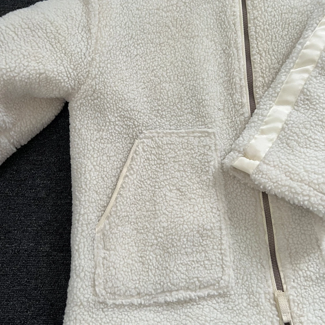 Vit teddyjacka med dragkedja - 3