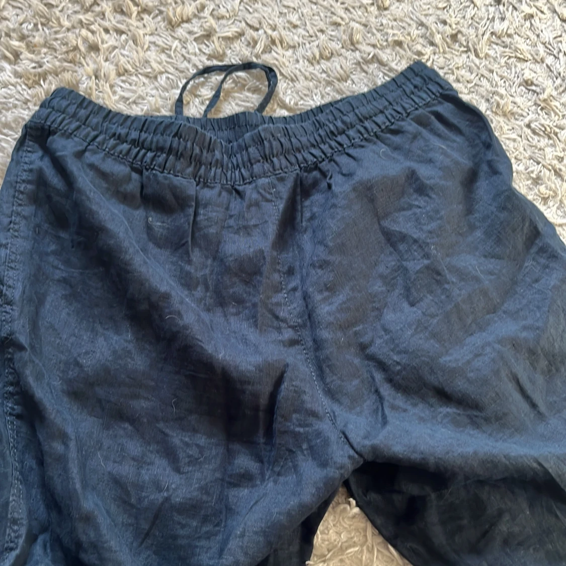 Mörkblåa linnebyxor från H&M med snörning - 2