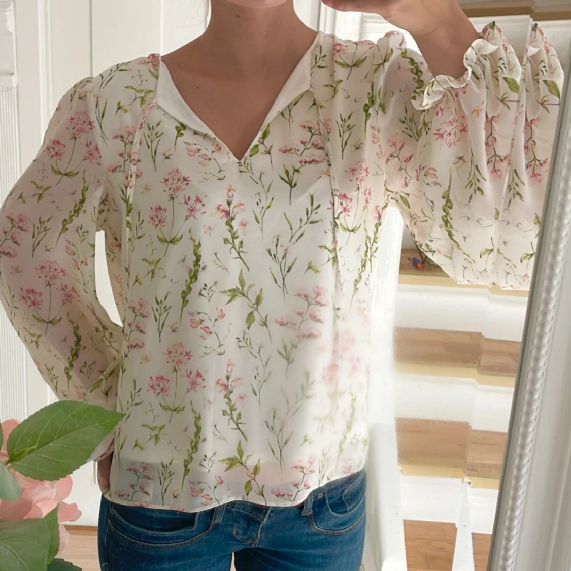 Vit blommig blus - 1