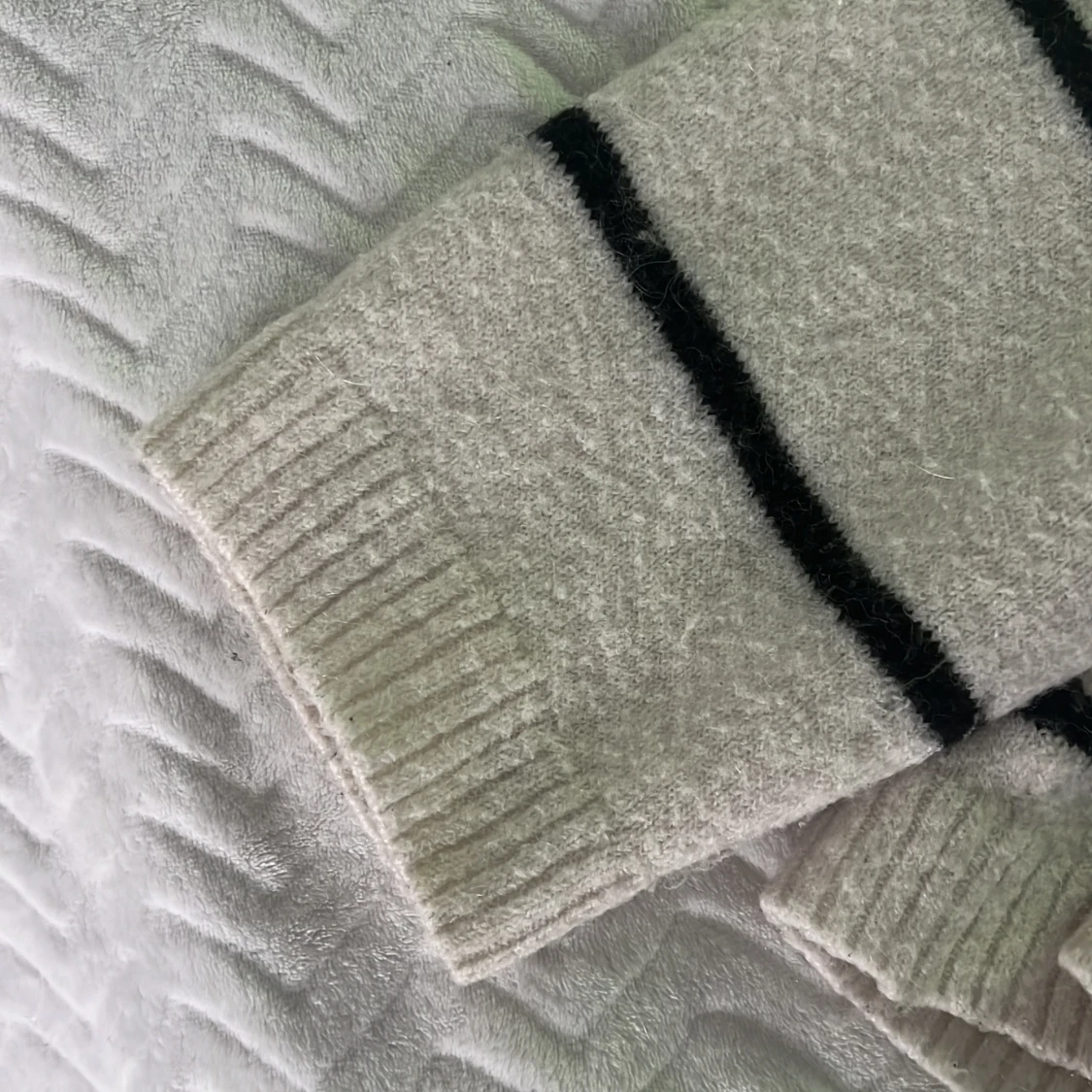 Randig stickad tröja från Gina Tricot - 2