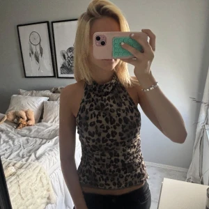 Leopard halterneck topp - Snygg fest topp, aldrig använd 