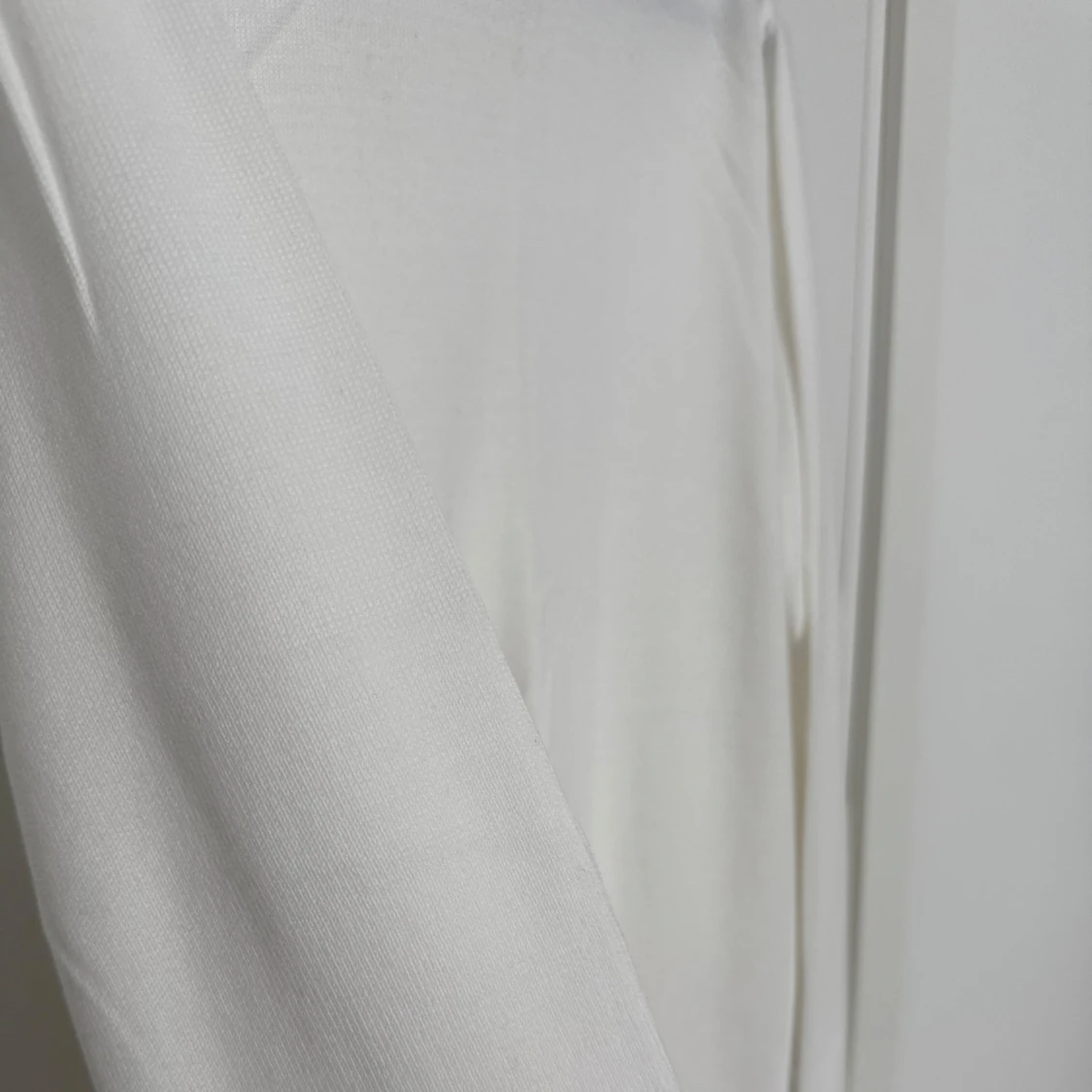 Vit polotröja i tunn stickad bomull - 1